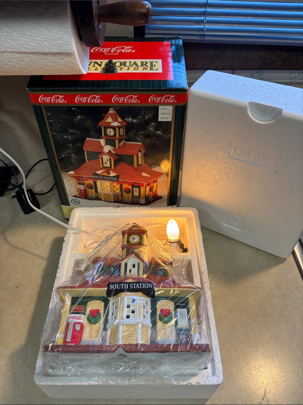 New 1997 COCA COLA TOWN SQUARE Collection SOUTH STATION TRAIN DEPOT RETIRED